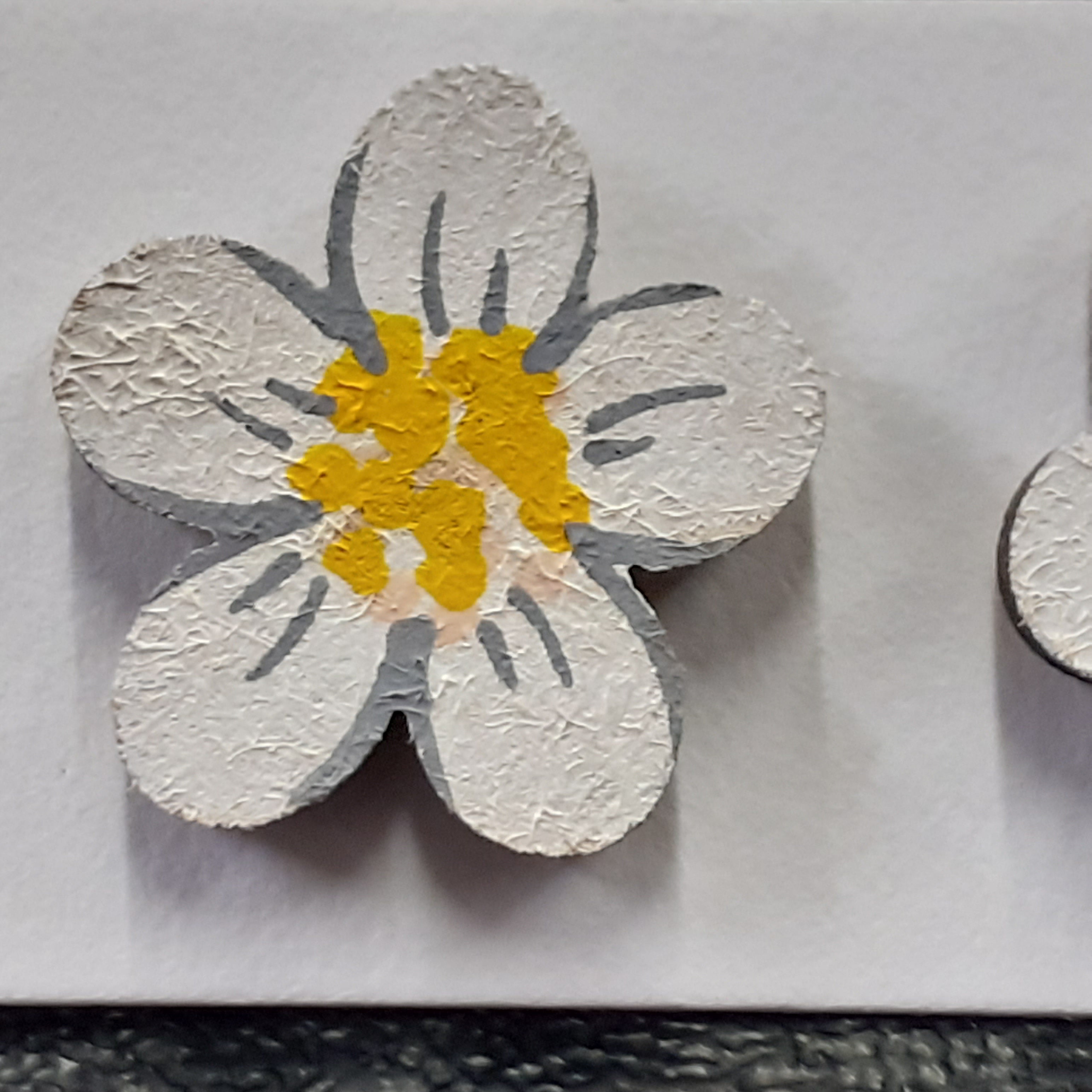 White Daisy Flower Stud Earrings (Pair of) - Luvit!