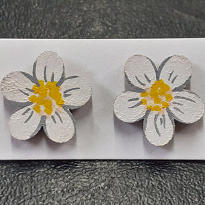 White Daisy Flower Stud Earrings (Pair of) - Luvit!