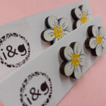Load image into Gallery viewer, White Daisy Flower Stud Earrings (Pair of) - Luvit!
